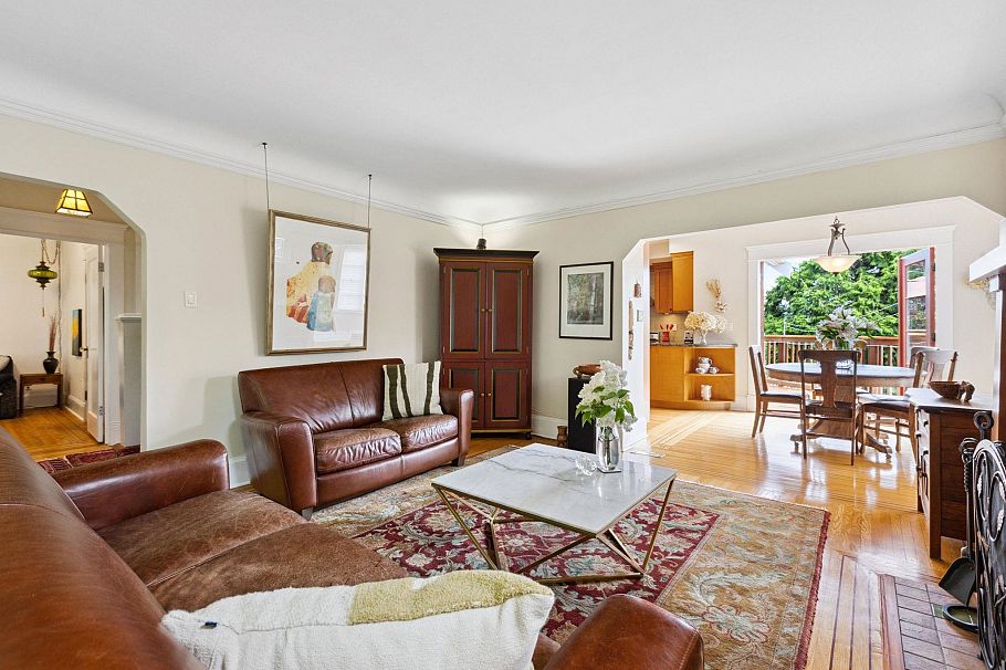 349 E 24th Street North Vancouver, BC - 6