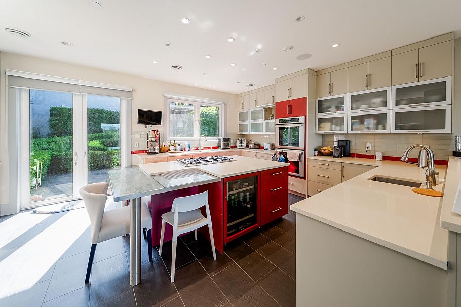 4371 Puget Drive Vancouver, BC - 9