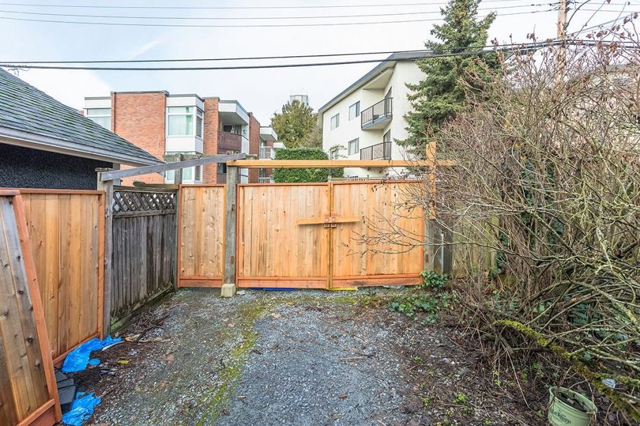 2155 W 45th Avenue Vancouver, BC - 3
