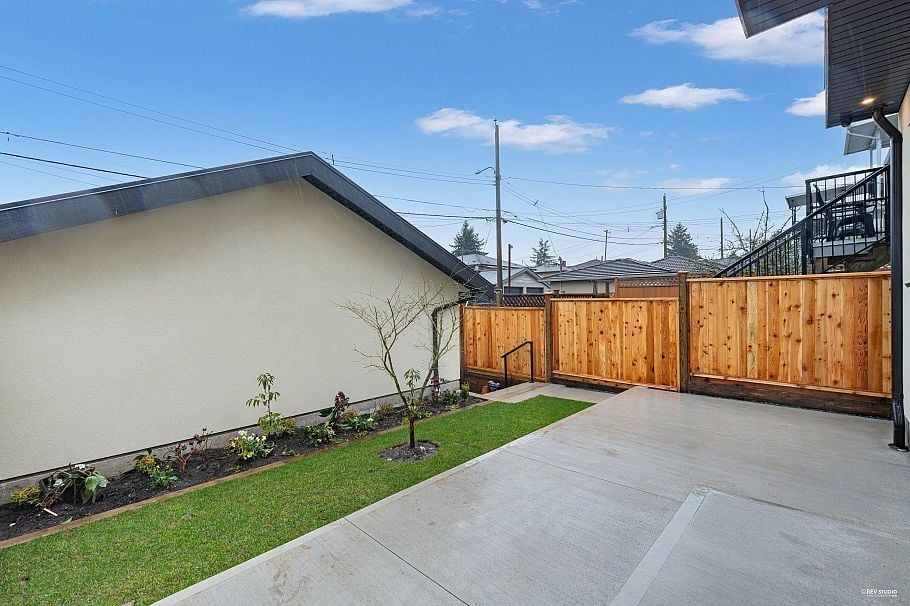 2 1020 Nootka Street Vancouver, BC - 31