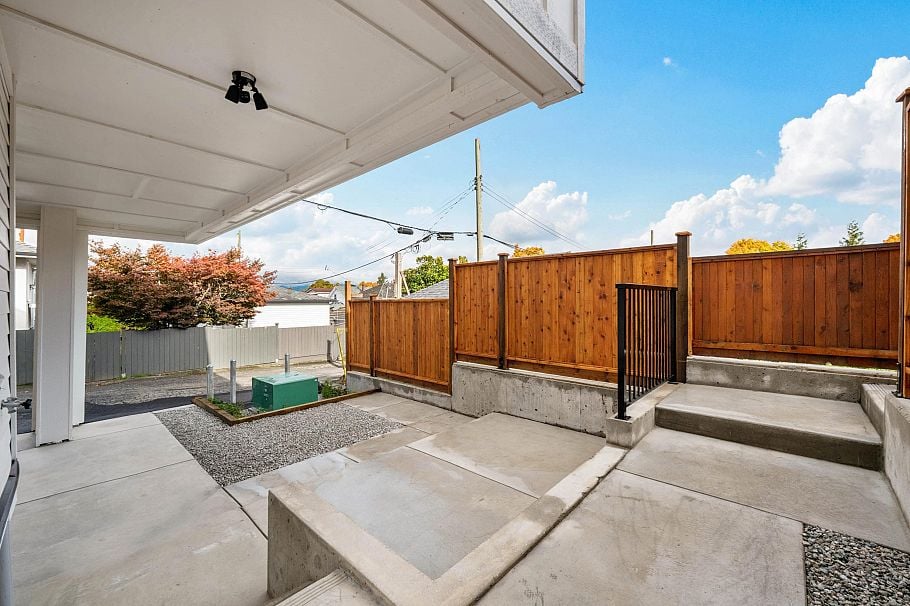 3 3065 Charles Street Vancouver, BC - 38