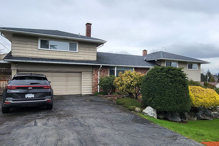 5045 Barker Crescent Burnaby, BC - 1