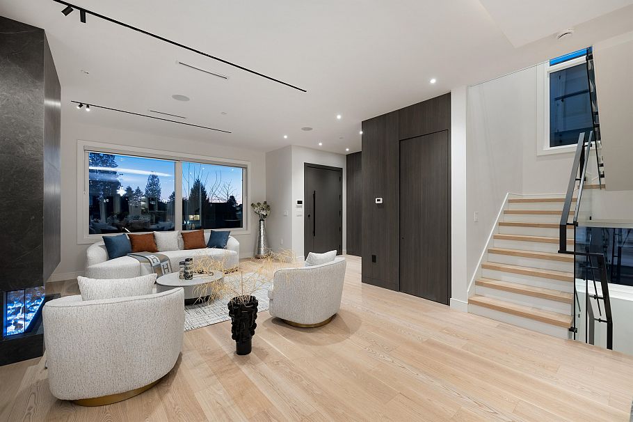 838 E 14th Street North Vancouver, BC - 10