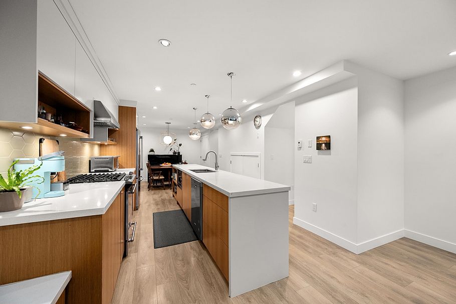 1452 E 20th Avenue Vancouver, BC - 7