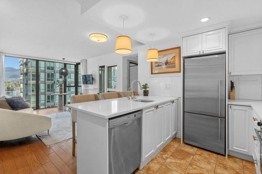 502 1331 W Georgia Street Vancouver, BC - 1