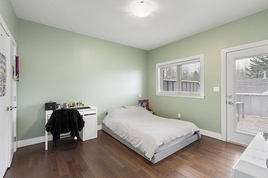 4 651 W 14th St North Vancouver, BC - 30