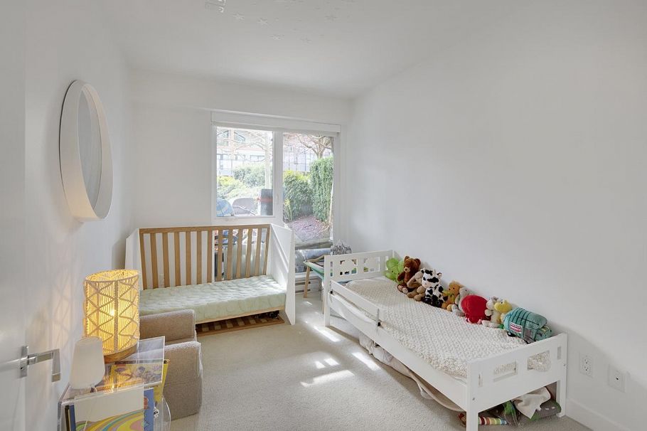 206 1061 Marine Drive North Vancouver, BC - 18