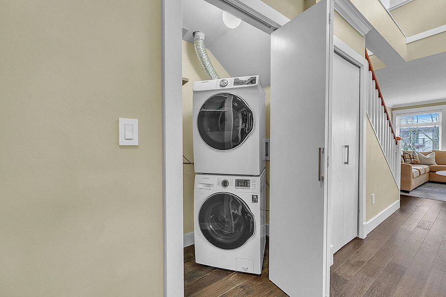 302 152 E 12th Street North Vancouver, BC - 8