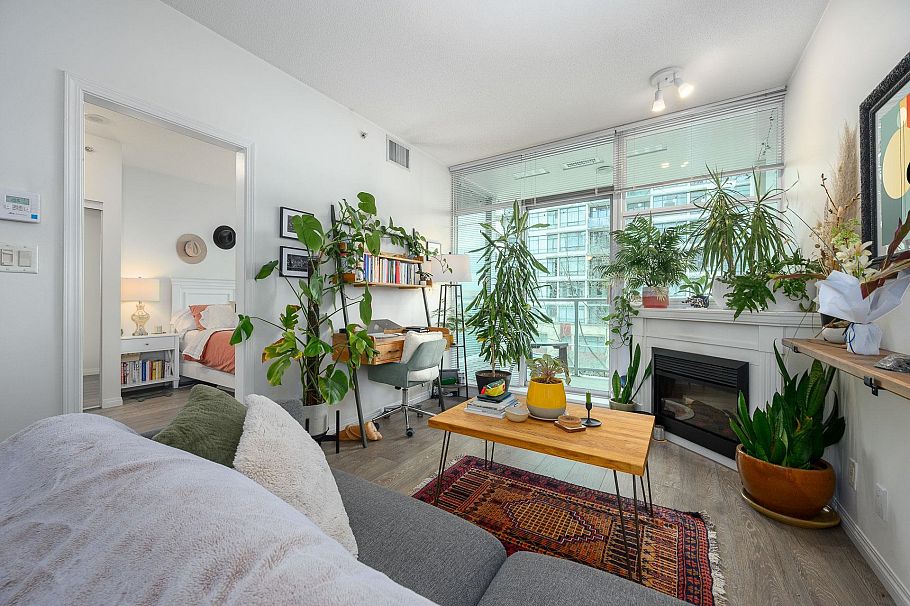 405 168 E Esplanade North Vancouver, BC - 3