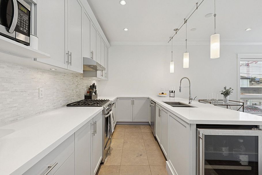 4 651 W 14th St North Vancouver, BC - 19