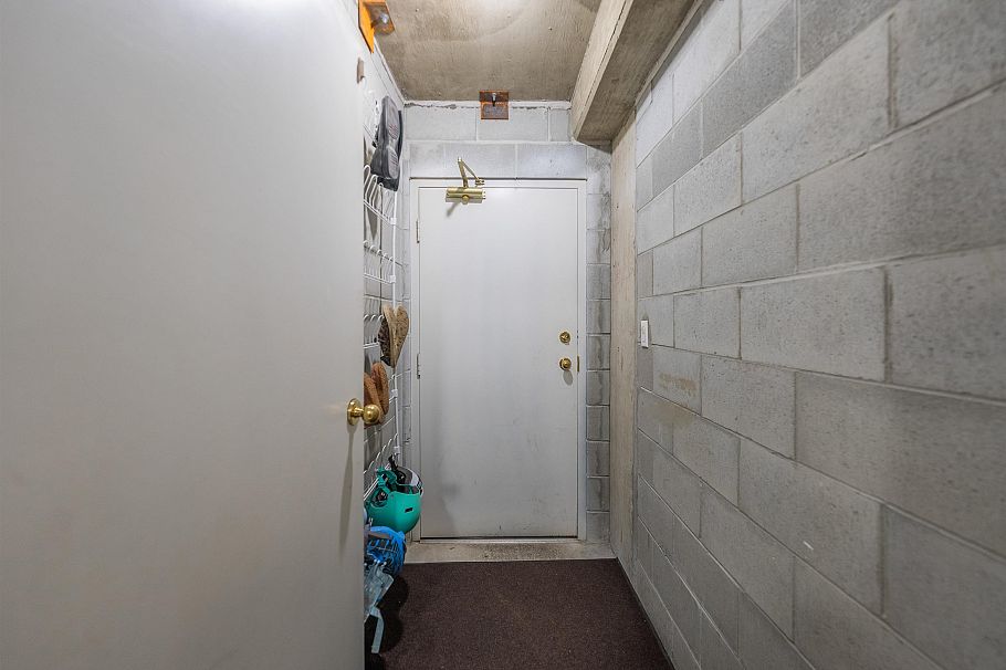 1 8581 Jellicoe Street Vancouver, BC - 34