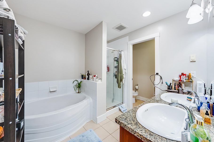 888 W 58th Avenue Vancouver, BC - 22