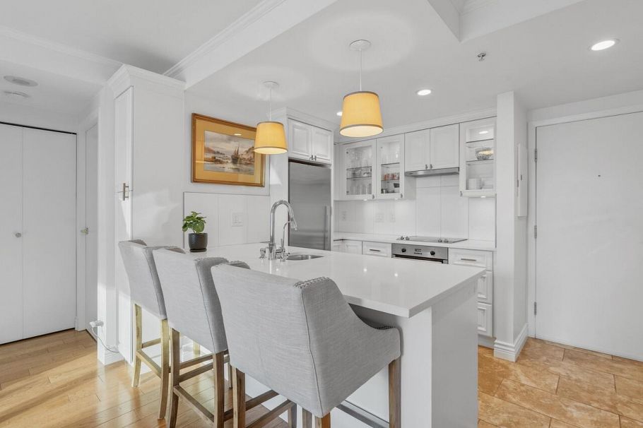 502 1331 W Georgia Street Vancouver, BC - 4