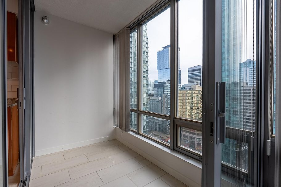 2106 1288 W Georgia Street Vancouver, BC - 11