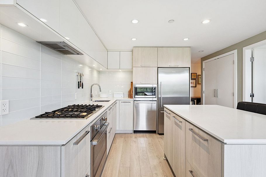 1608 680 Seylynn Crescent North Vancouver, BC - 2