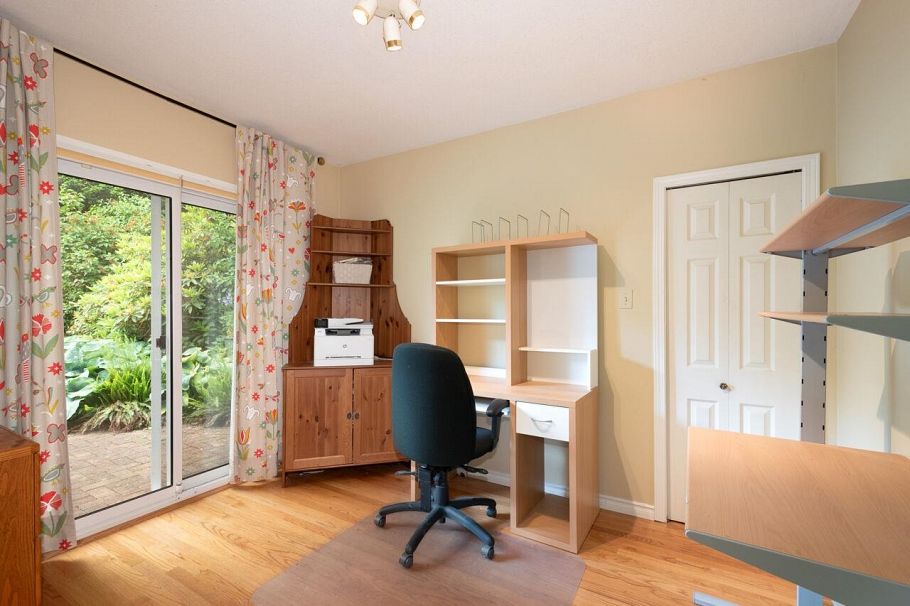 530 E Queens Road North Vancouver, BC - 22