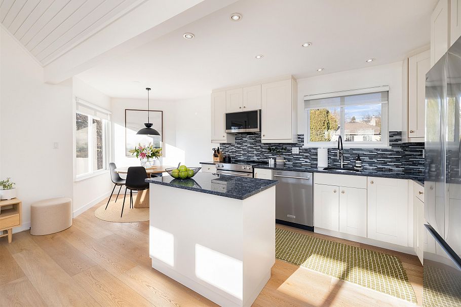 416 St. Georges Avenue North Vancouver, BC - 3