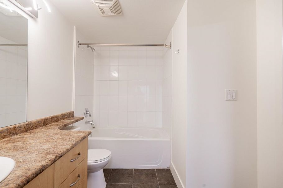 303 3423 E Hastings Street Vancouver, BC - 30