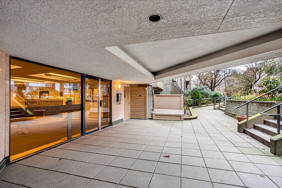 318 1500 Pendrell Street Vancouver, BC - 2