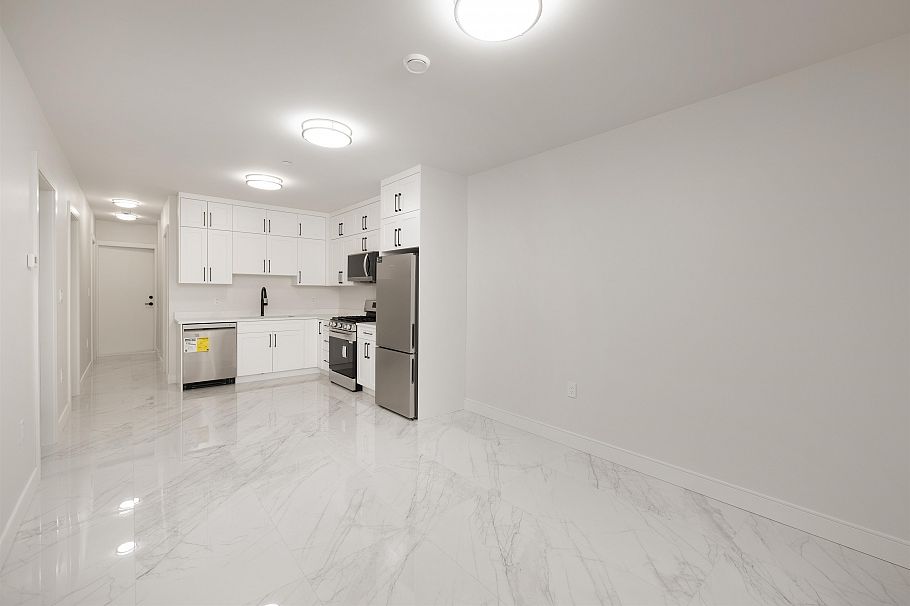 838 E 14th Street North Vancouver, BC - 35