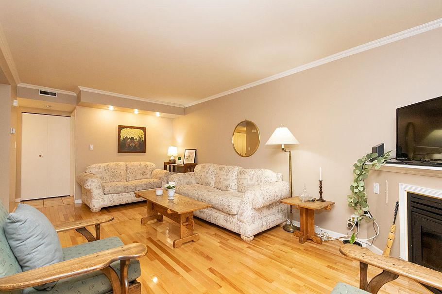 2050 Purcell Way North Vancouver, BC - 8