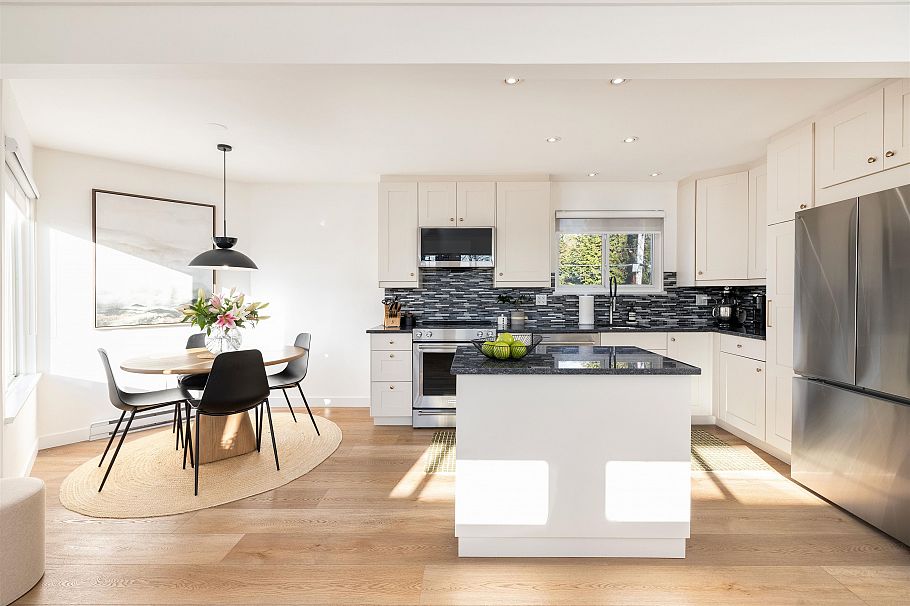 416 St. Georges Avenue North Vancouver, BC - 2