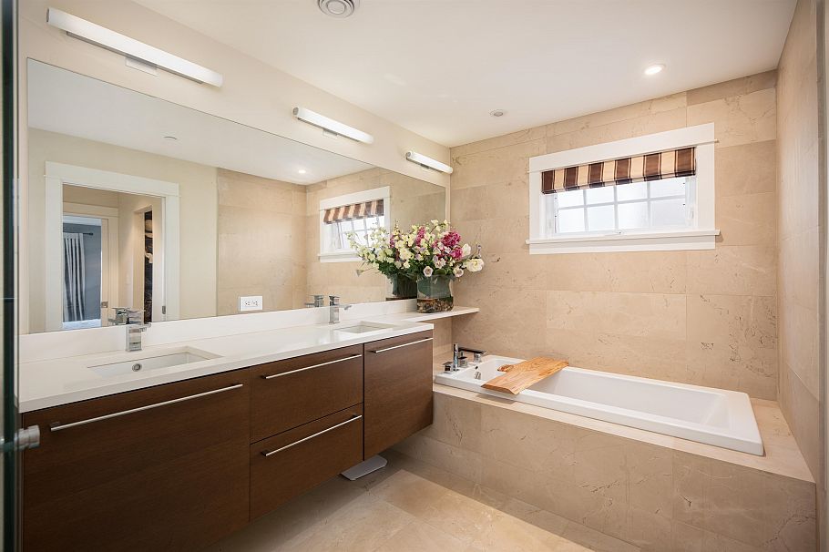 6467 Larch Street Vancouver, BC - 25