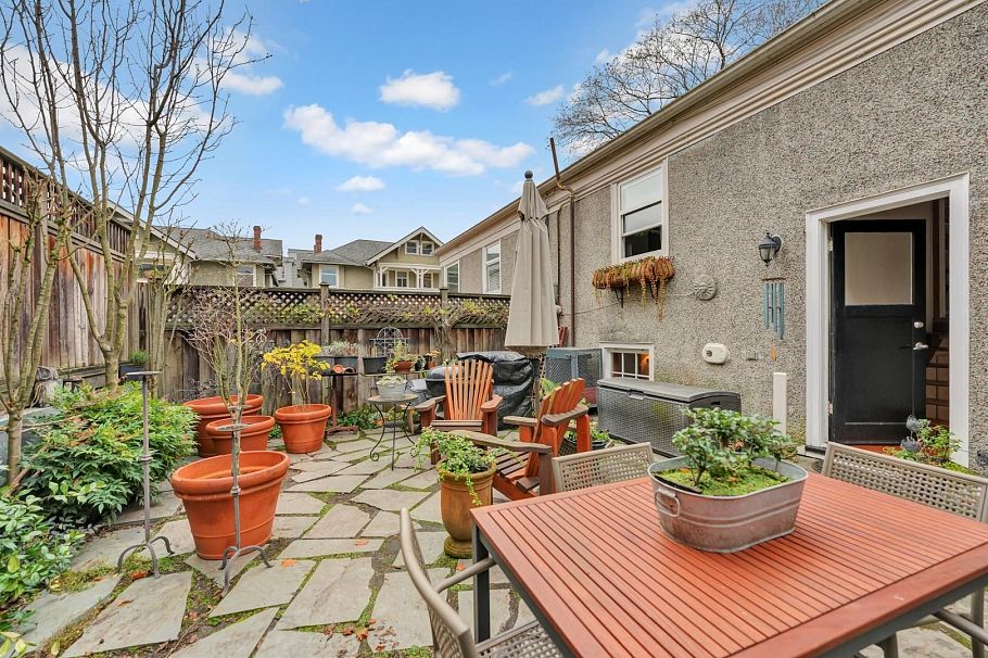 2303 W 3rd Avenue Vancouver, BC - 1