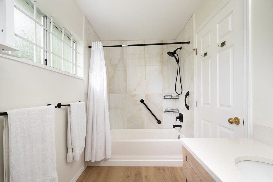 530 E Queens Road North Vancouver, BC - 20