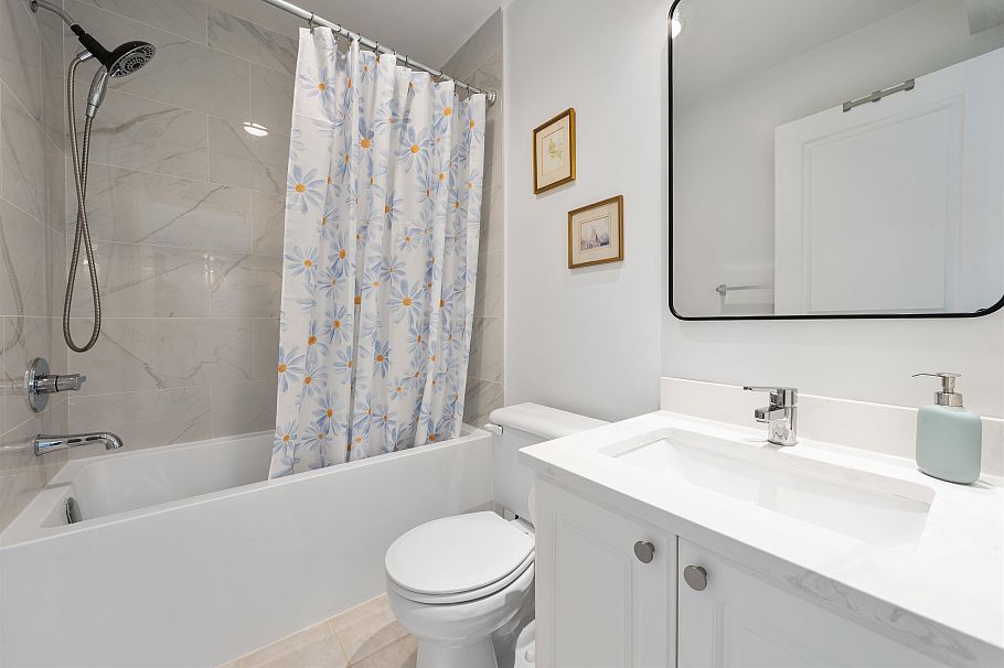 1 8581 Jellicoe Street Vancouver, BC - 25