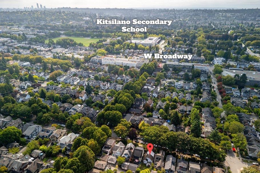 2645 W 6th Avenue Vancouver, BC - 9