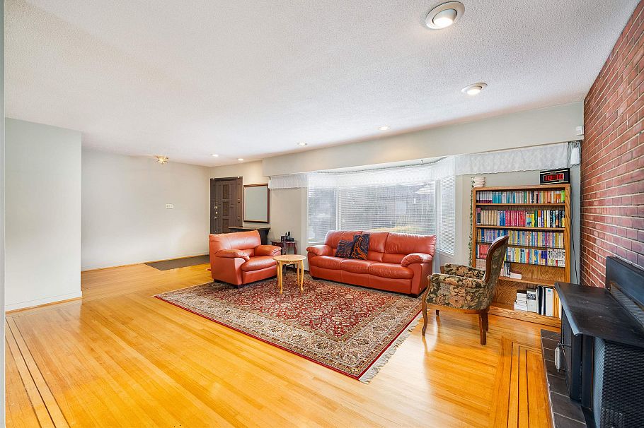 5045 Barker Crescent Burnaby, BC - 17