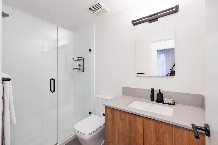 13 533 E 3rd Street North Vancouver, BC - 34