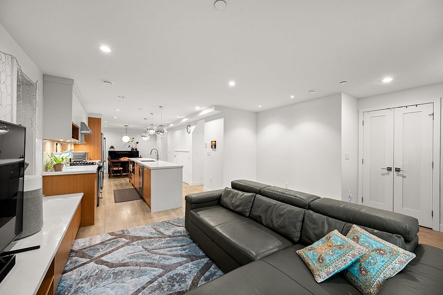 1452 E 20th Avenue Vancouver, BC - 5