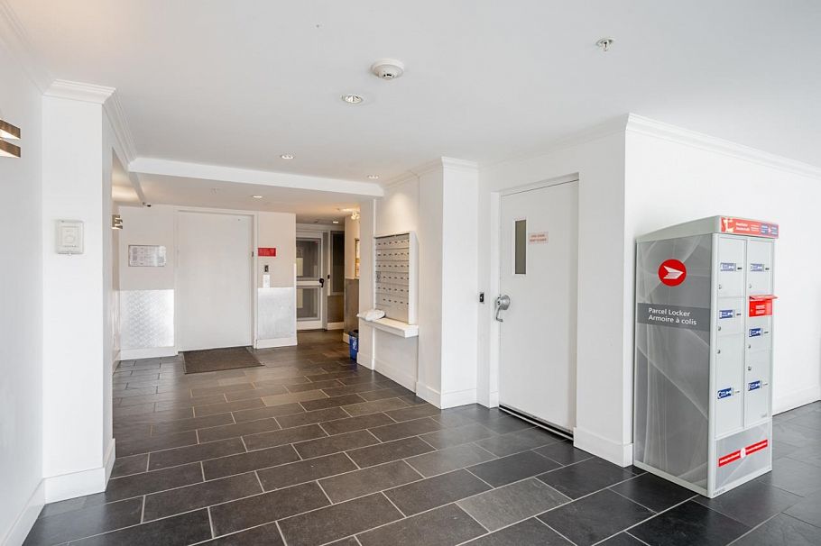 303 3423 E Hastings Street Vancouver, BC - 5