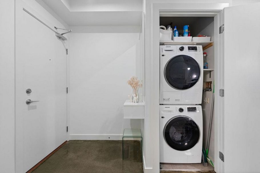 213 221 Union Street Vancouver, BC - 17