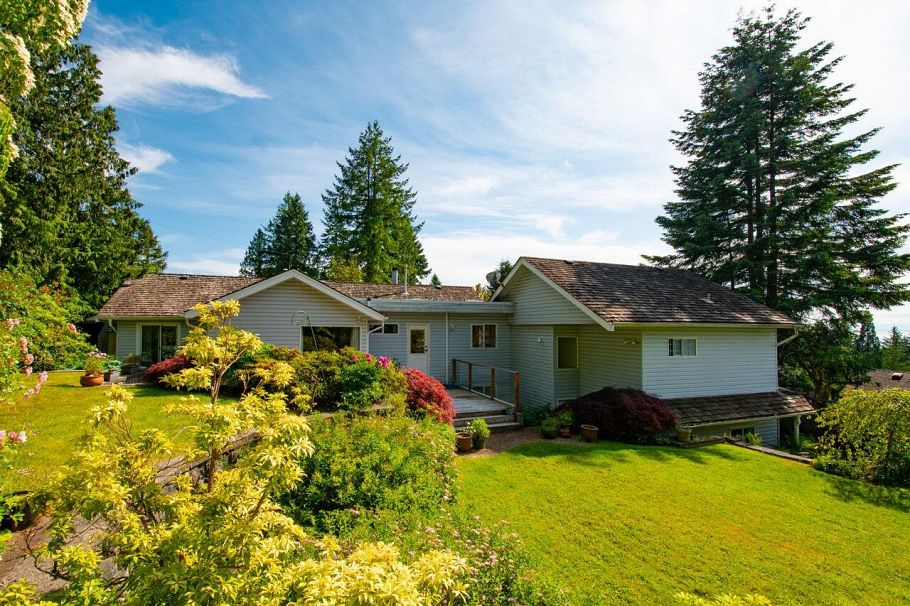 530 E Queens Road North Vancouver, BC - 29