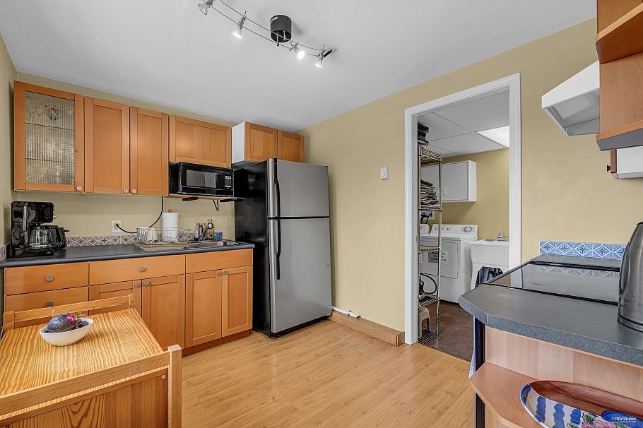 4323 Valencia Avenue North Vancouver, BC - 25