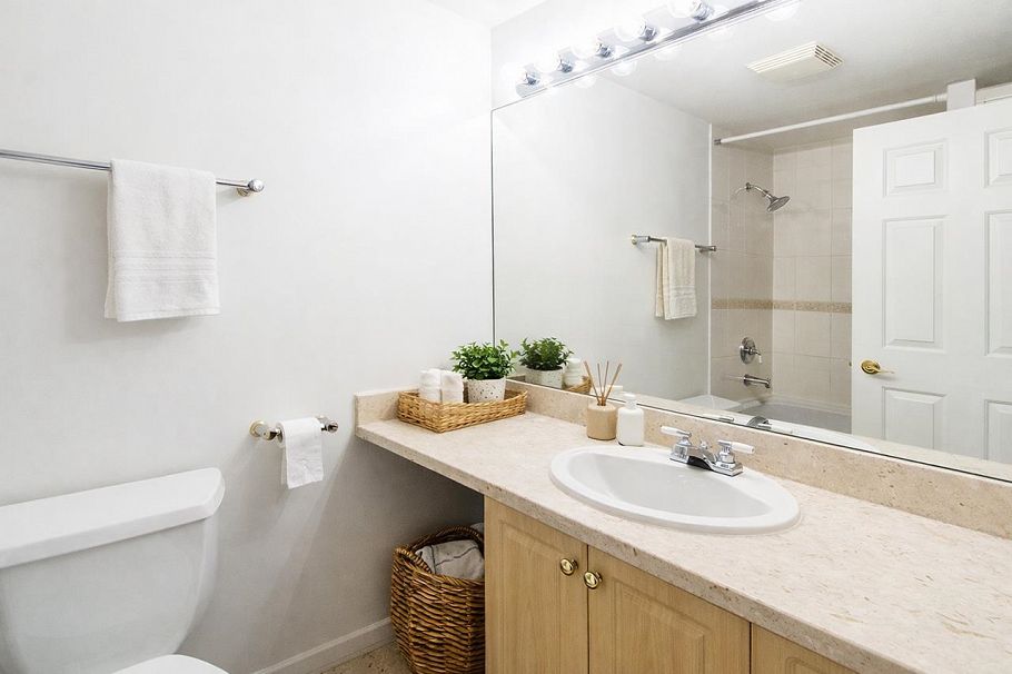 416 3629 Deercrest Drive North Vancouver, BC - 19