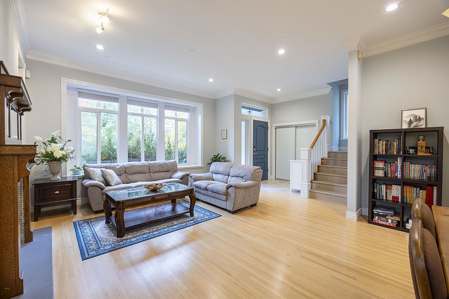 4203 W 14th Avenue Vancouver, BC - 5