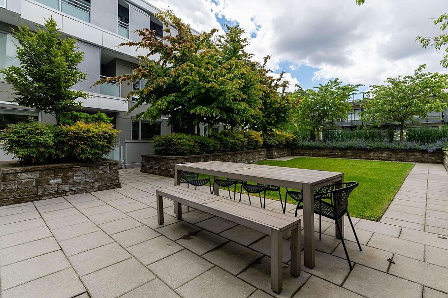 206 1061 Marine Drive North Vancouver, BC - 24