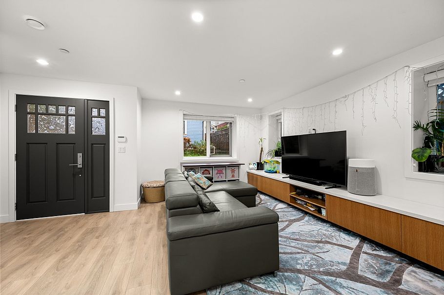 1452 E 20th Avenue Vancouver, BC - 2