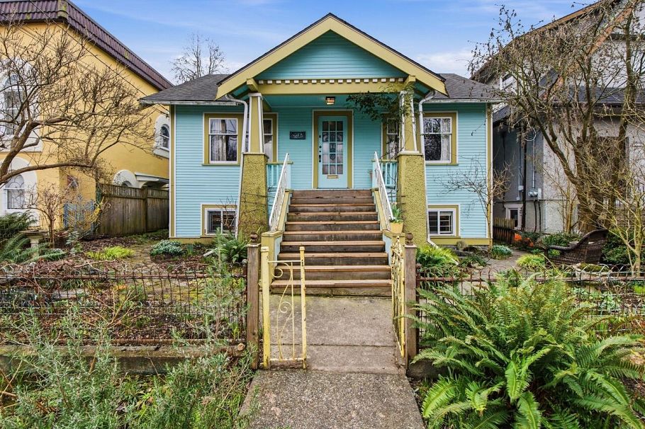 2076 Turner Street Vancouver, BC - 2