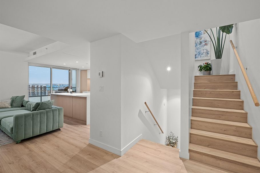 611 1500 Fern Street North Vancouver, BC - 12