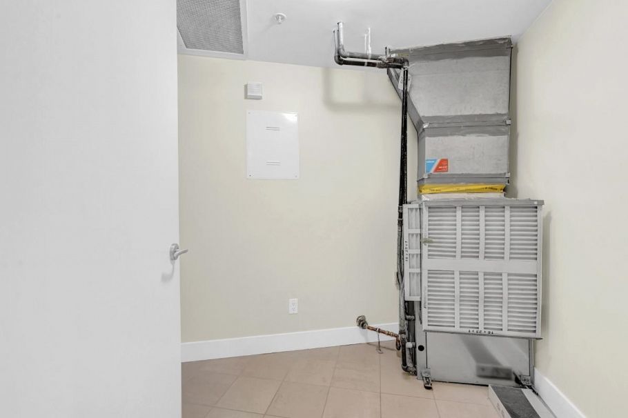 2305 1205 W Hastings Street Vancouver, BC - 10