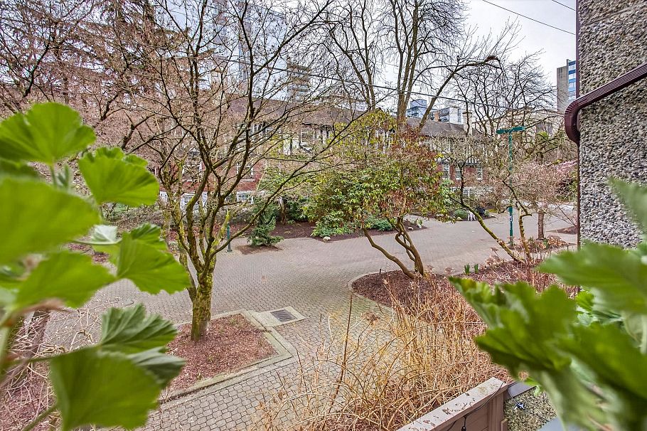 318 1500 Pendrell Street Vancouver, BC - 23