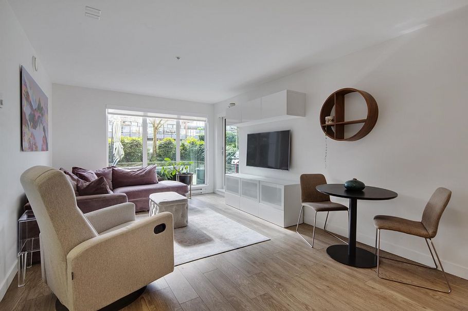 206 1061 Marine Drive North Vancouver, BC - 4