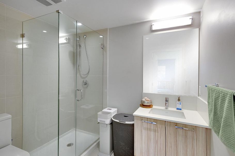 206 1061 Marine Drive North Vancouver, BC - 19