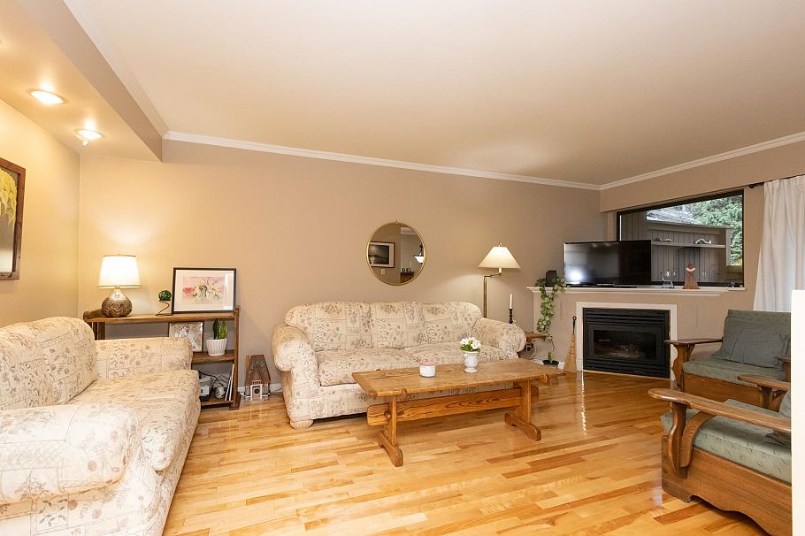 2050 Purcell Way North Vancouver, BC - 7