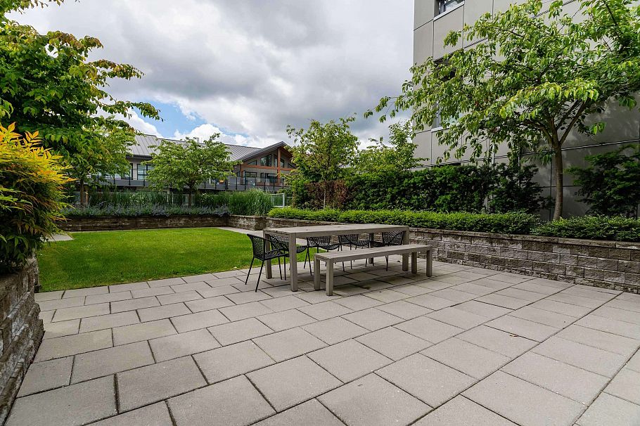 206 1061 Marine Drive North Vancouver, BC - 26